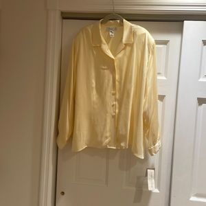 Evan-Picone vintage pale yellow 100% silk blouse with tags still on it.